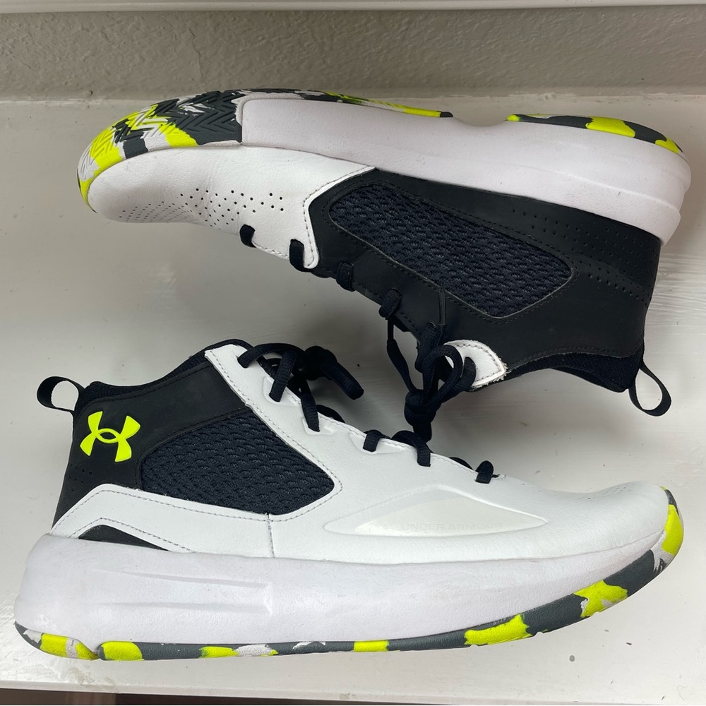 Under Armour basketball sneakers men’s 10.5 women’s 12 black with camo